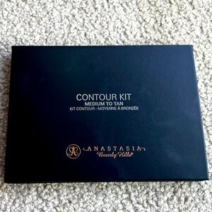 BNIB ABH Medium to Tan Powder Contour Kit
